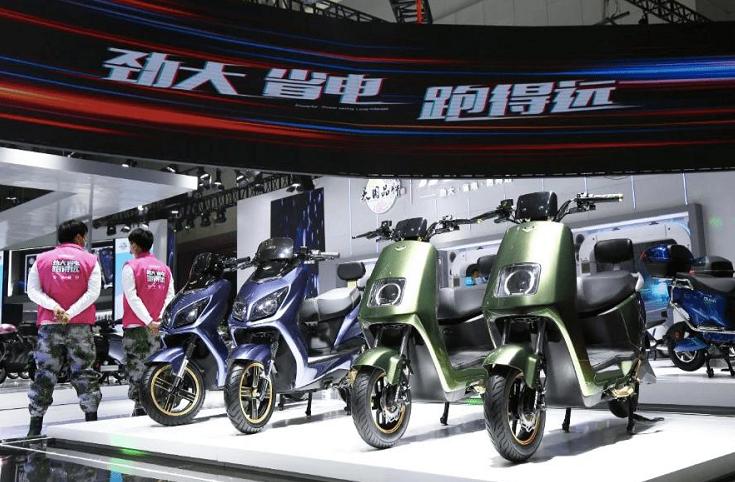 电动车换石墨烯电池性价比高吗,目前电动车电池选锂电还是铅酸