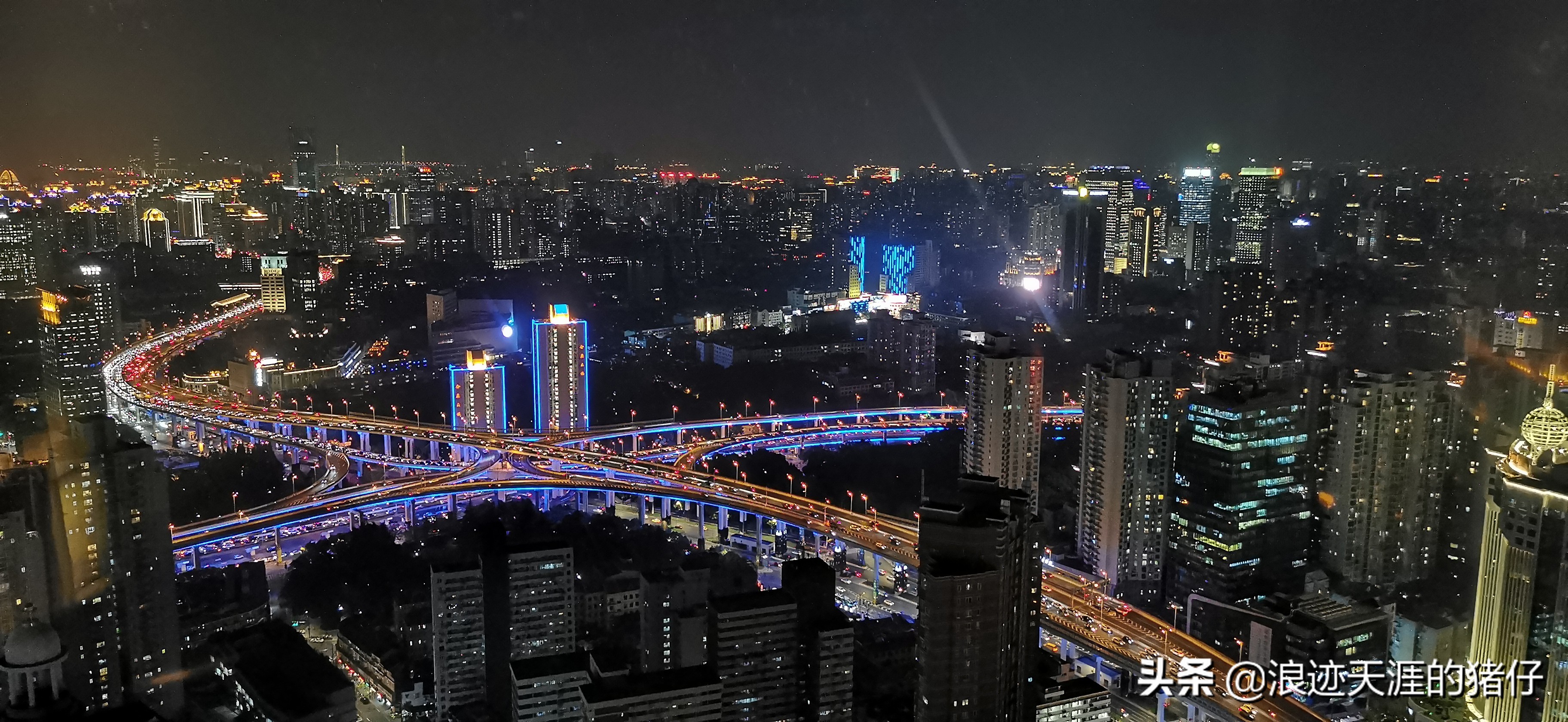 开业十八年上海最中心奢华五星酒店体验,喜半参犹。因为疫情缘故