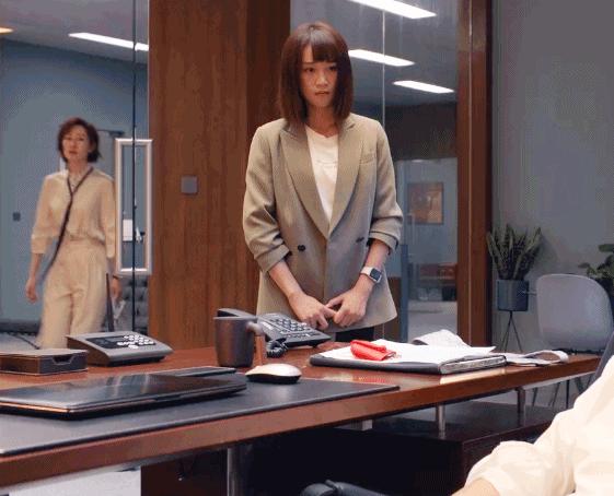 45岁刘敏涛风格大变,44岁刘敏涛活得有多潇洒