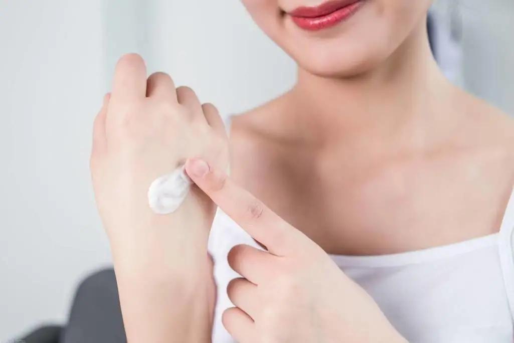 乳腺癌放疗后皮肤溃烂用什么药,放疗皮肤溃烂可以用维生素b12喷吗