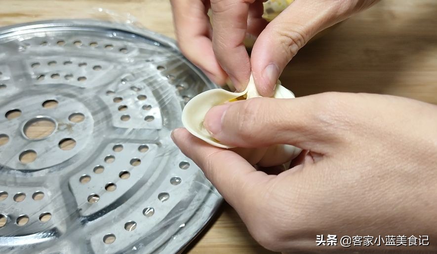 广州早茶店里的玉米饼怎么做,广东早茶香煎玉米饼不用皮