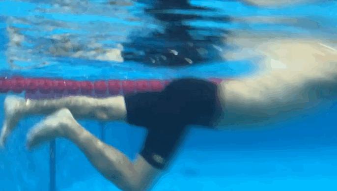 初学者自由泳打腿怎么练习,自由泳二次打腿怎么练习