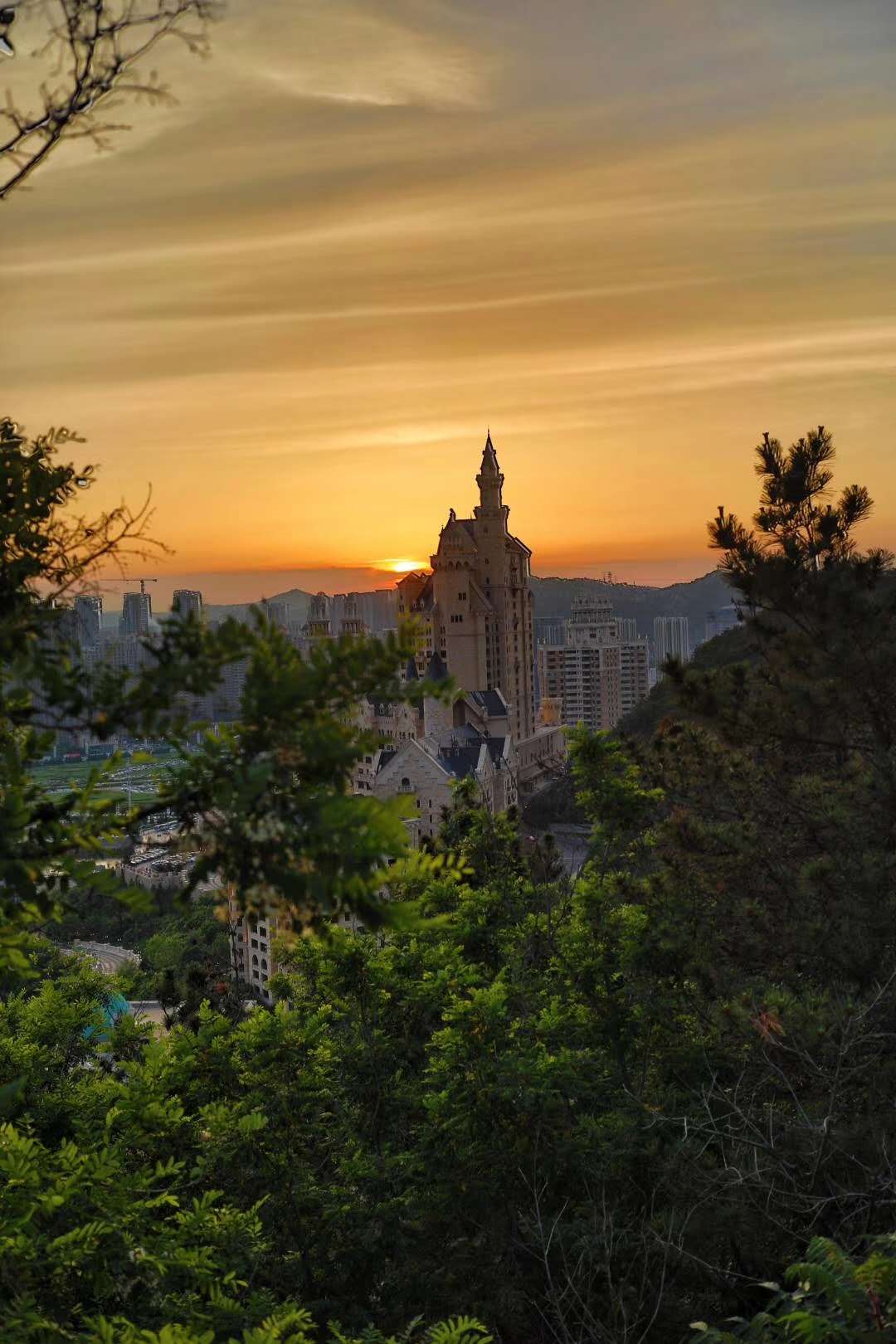 藏在百年工厂里的酒店，价格不到两百，含早，还送智利红酒