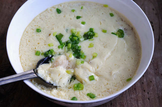 冬天吃鸡蛋怎么吃法营养最高,天冷了最爱的懒人蒸蛋