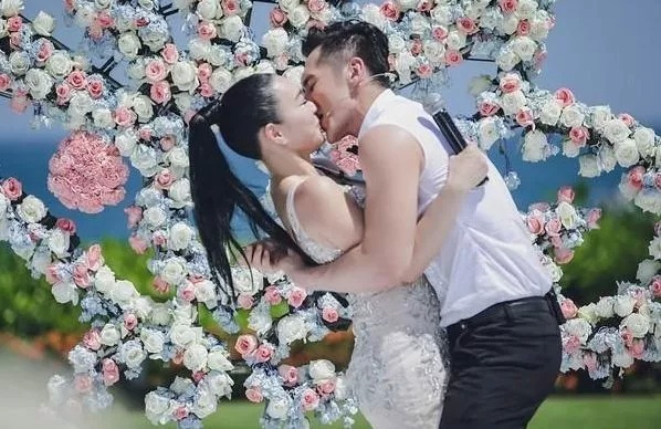 明星恋爱让人心疼,明星恋爱也谈得稀碎