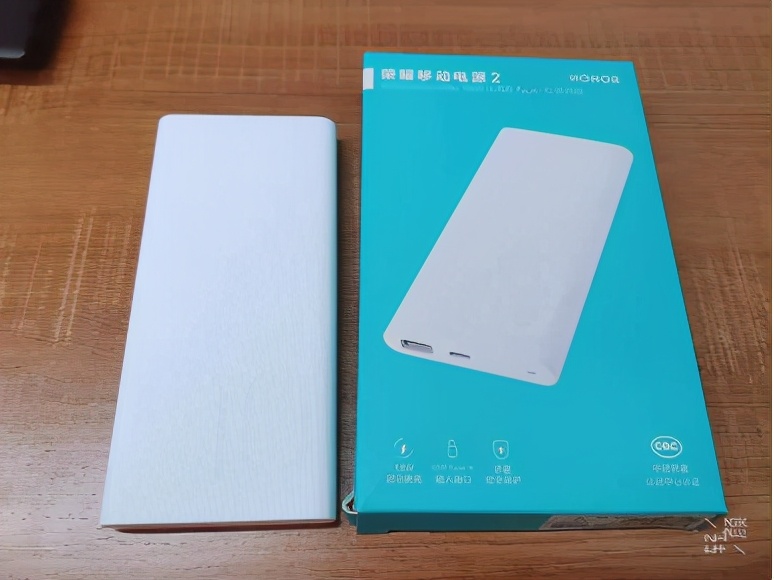 移动电源推荐评测自带线,移动电源好评榜