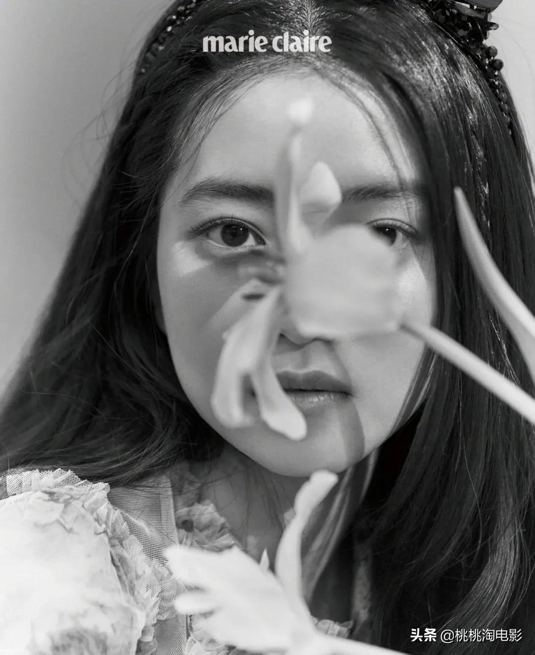 金泰梨杂志写真图文,女星金泰梨穿圣诞小鹿装跳舞