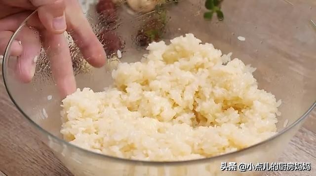 年夜饭上一定要蒸年年有余八宝饭,年夜饭之红糖糯米八宝饭