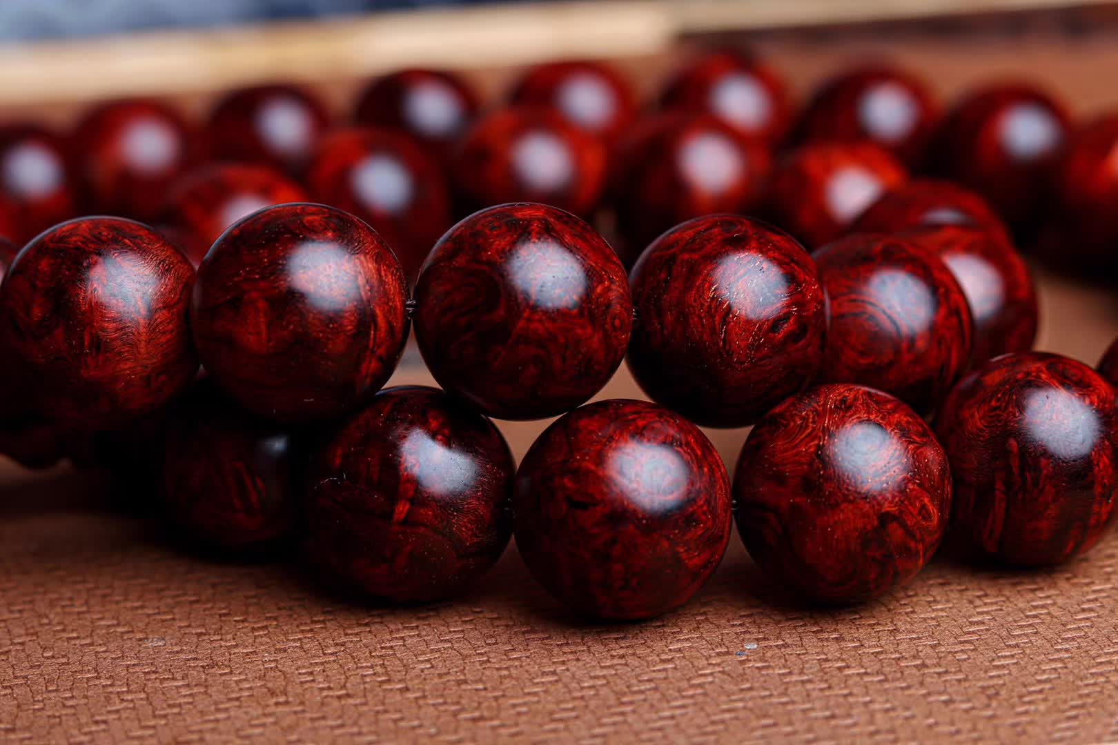 花梨木手串开裂怎么办,红木手串开裂什么原因