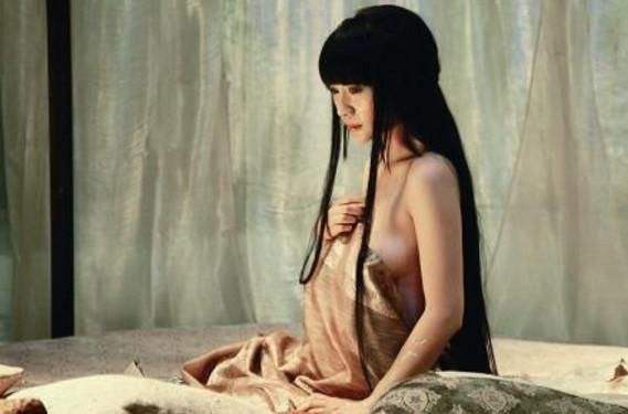 这几位拍“裸戏”亲自上的女明星，她因为尺度太大直接被封杀两年