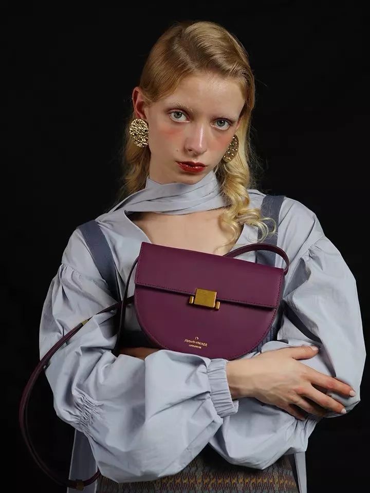 小ck包包推荐小众高级感,跟小ck一个档次的包包品牌