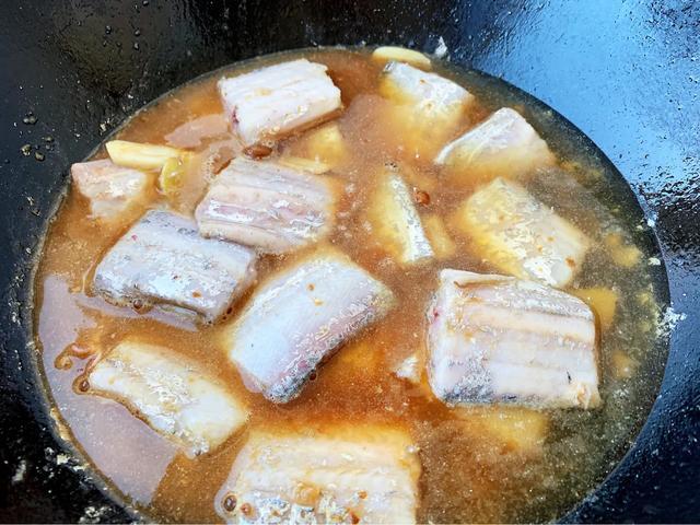 家焖刀鱼，海边人家常做法，肉嫩味鲜还不腥，方法很简单