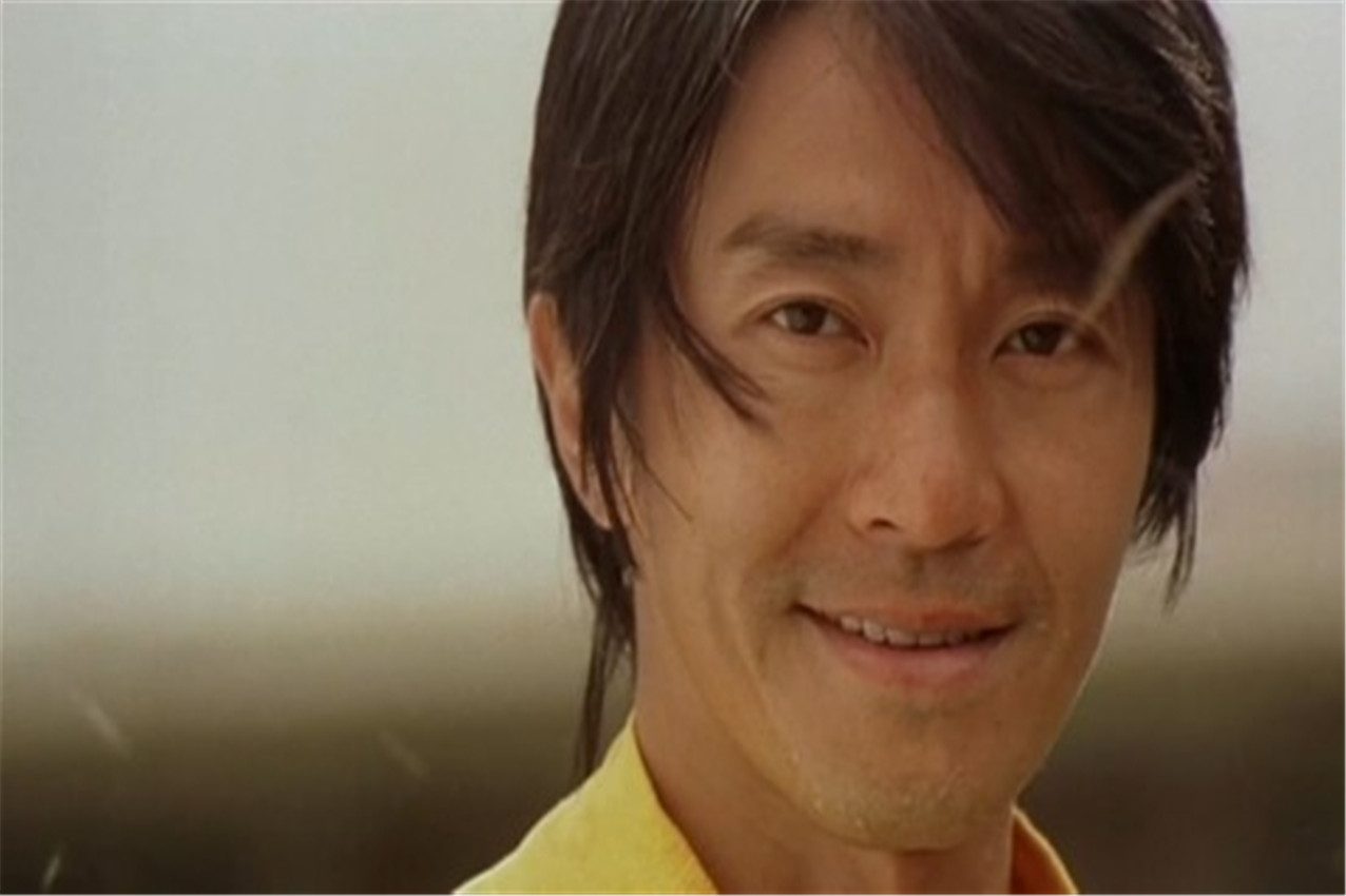 周星驰《少林足球》经典动作,周星驰少林足球的铁头功