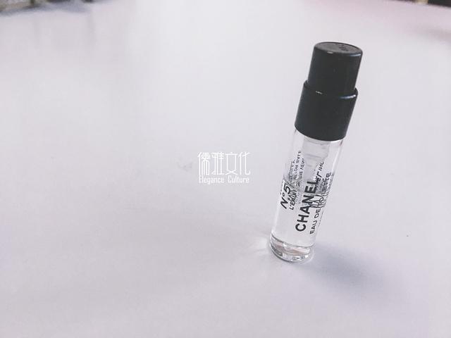 「EDC」突击翻包身边人，信仰大牌的二娃娘