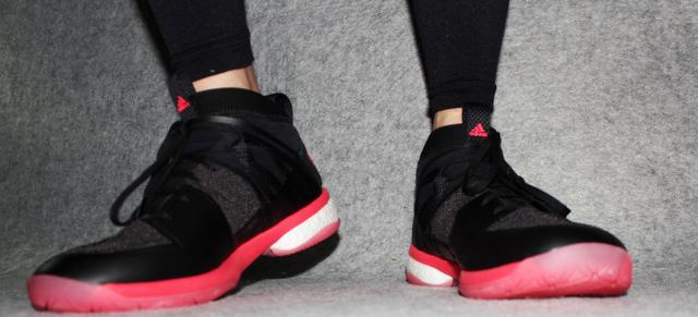 穿上就不想再脱的Q弹，阿迪达斯羽毛球鞋评测