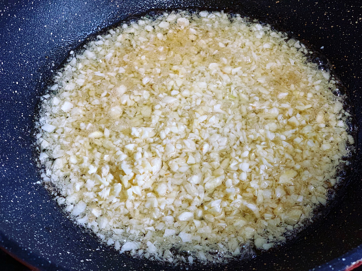 袋装蒜蓉辣酱做什么好吃,袋装的蒜蓉辣酱能做什么吃