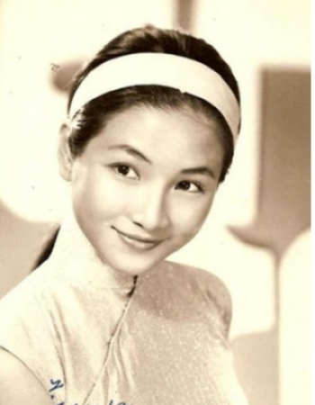 郑佩佩怀孕8次,郑佩佩的一生恋情