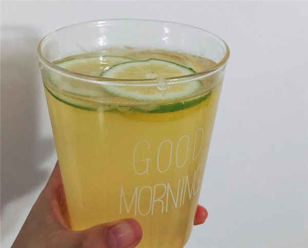 一杯蜂蜜柠檬茶的正确做法,蜂蜜柠檬茶怎么做好喝