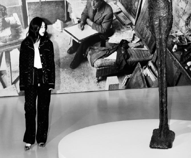 朱珠亮相穿价值3万睡衣遮孕肚,朱珠挺孕肚走红