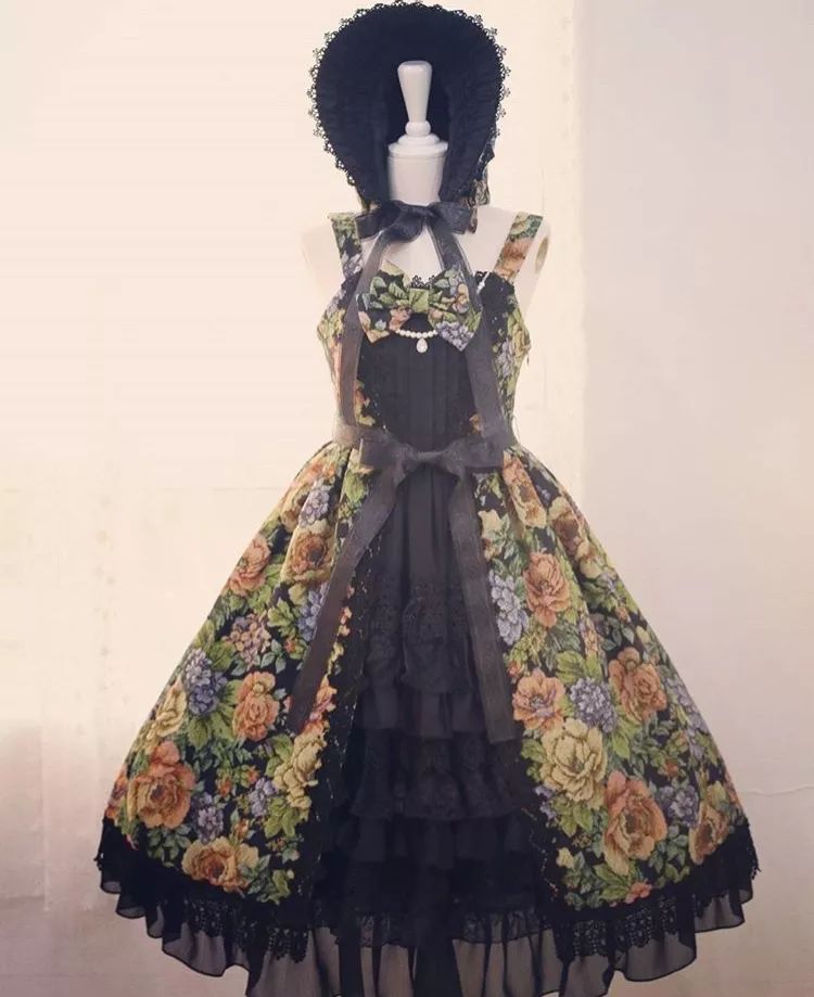 黑色洛丽塔洋装,藕粉色洛丽塔洋装