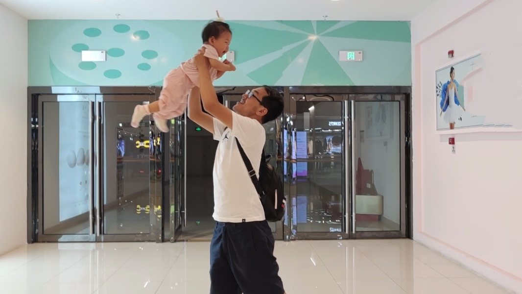 不用教具就能和宝宝玩的10个早教游戏，0到2岁宝宝适用