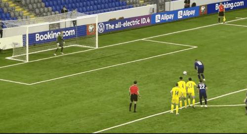 2-0，卫冕冠军轻取鱼腩队！2亿巨星尴尬失点，世预赛迎来首胜