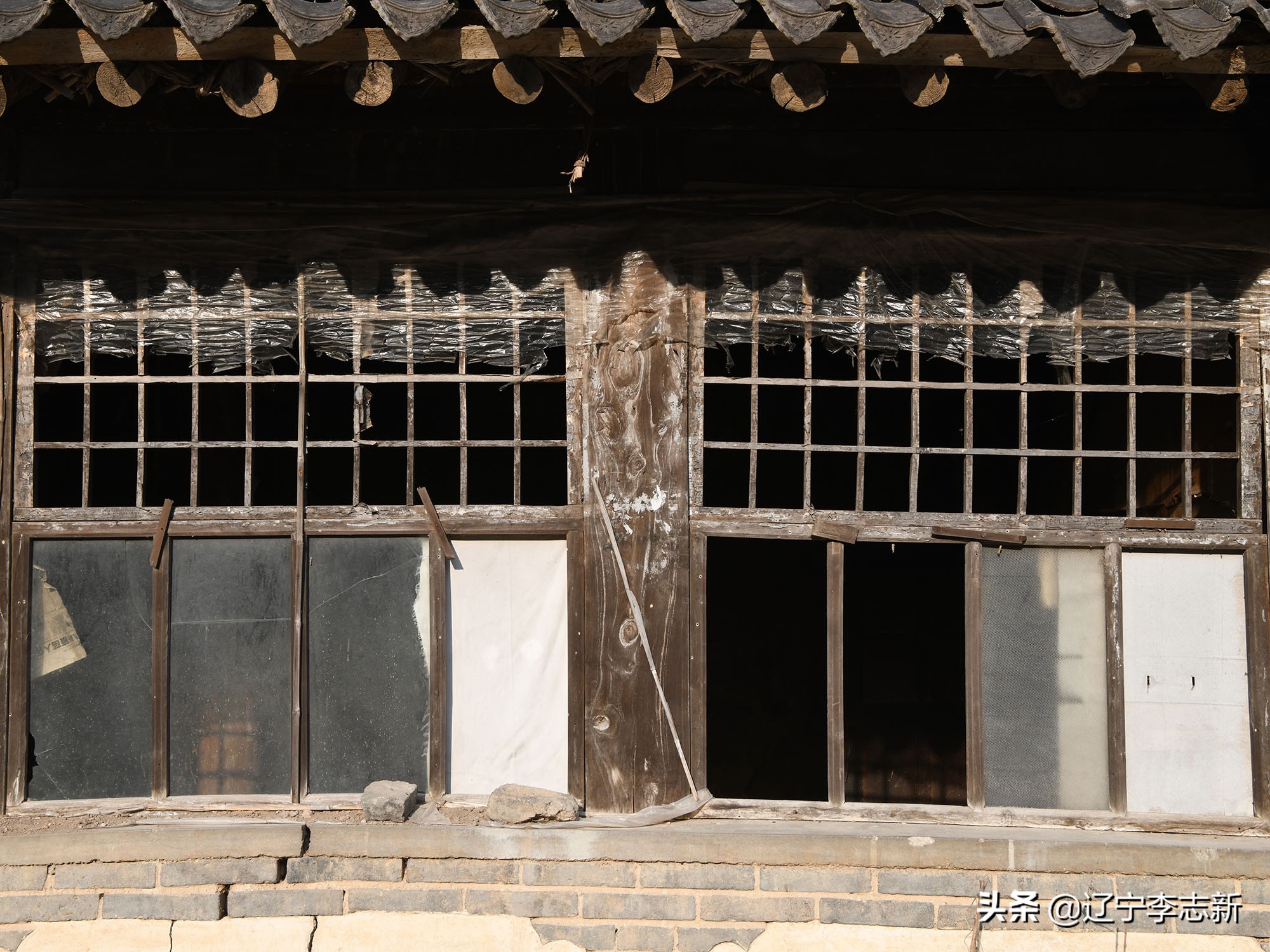 深山孤村老屋,老屋人去楼空无人居住