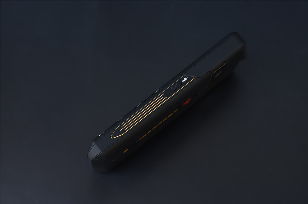 agmm9三防老人手机,agm三防手机暴力测评