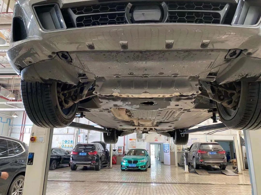 宝马8系双门碳纤维,宝马8系四门版的驾驶感受