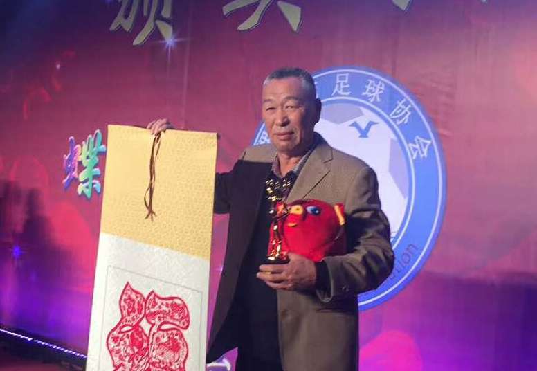 鐑熷彴瓒崇悆涓婚,鐑熷彴骞翠細