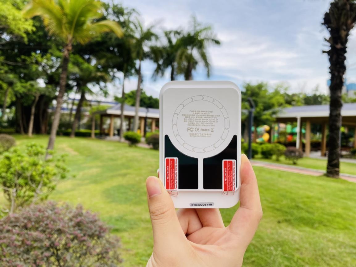 iwalk磁吸无线充电宝充多少电,iwalk无线充电宝吸盘式测评