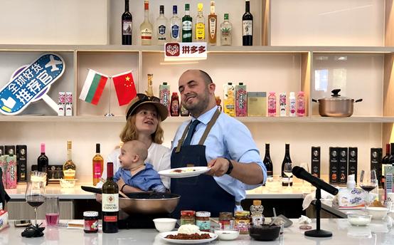 10国外交官组欧洲直播天团“中东欧优品云上展”拼多多开幕