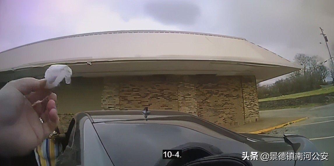 国外真实枪战火拼,美国匪徒与警察枪战视频