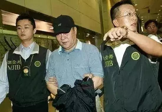 你有没有一双穿了很多年的鞋,达芙妮的鞋一般多少钱一双