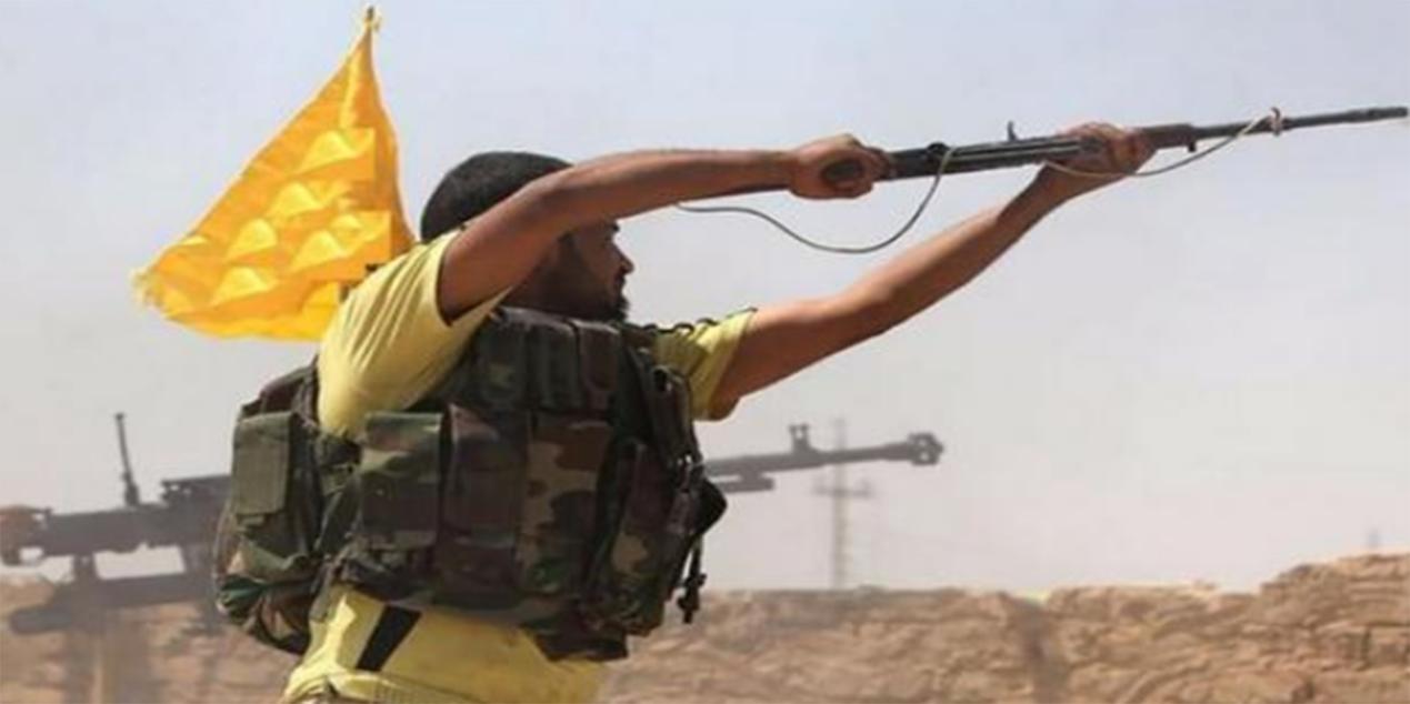 举到头顶，不瞄准就射击非洲军人的奇葩式开枪，竟真有大作用！