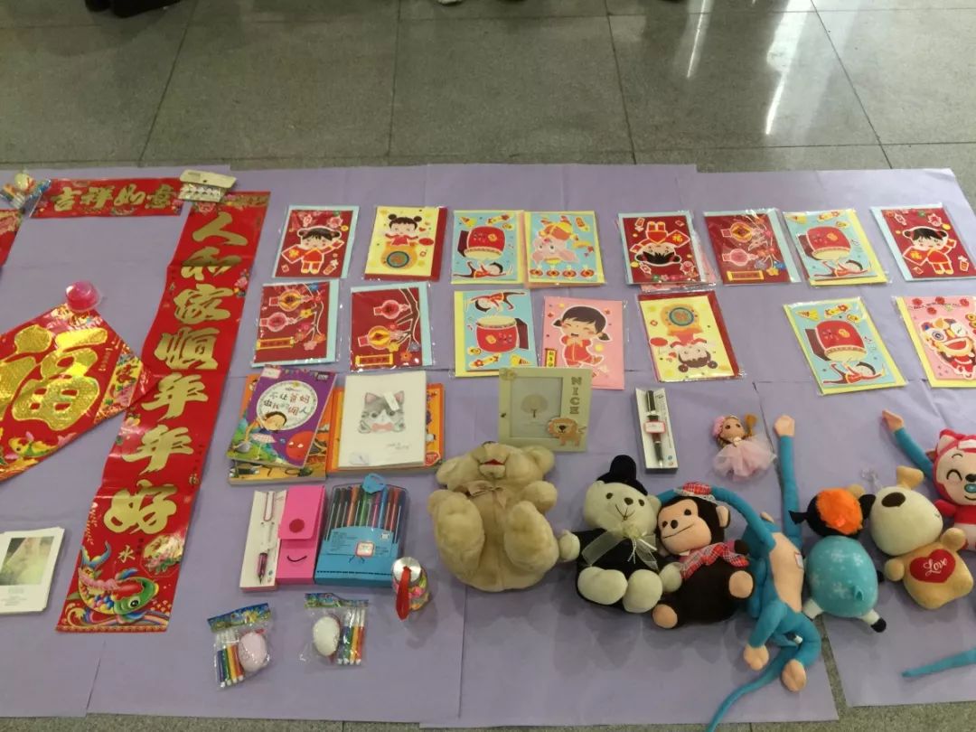 今天，华林小学的孩子们比看到雪还兴奋，原因是？