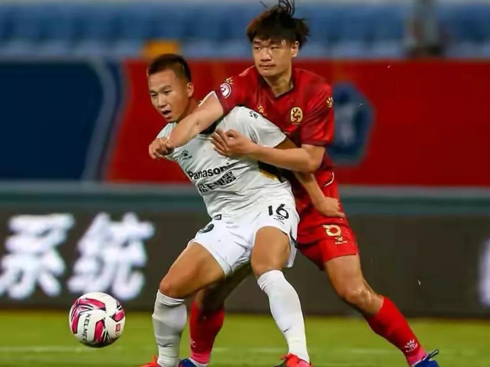 国足目前最有潜力的前腰,国足的前腰位置