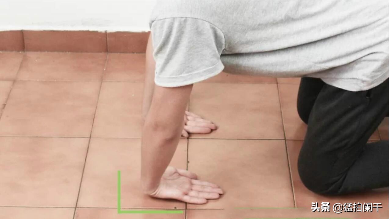 怎样练习手腕的力量视频,一个动作教你增加手腕力量