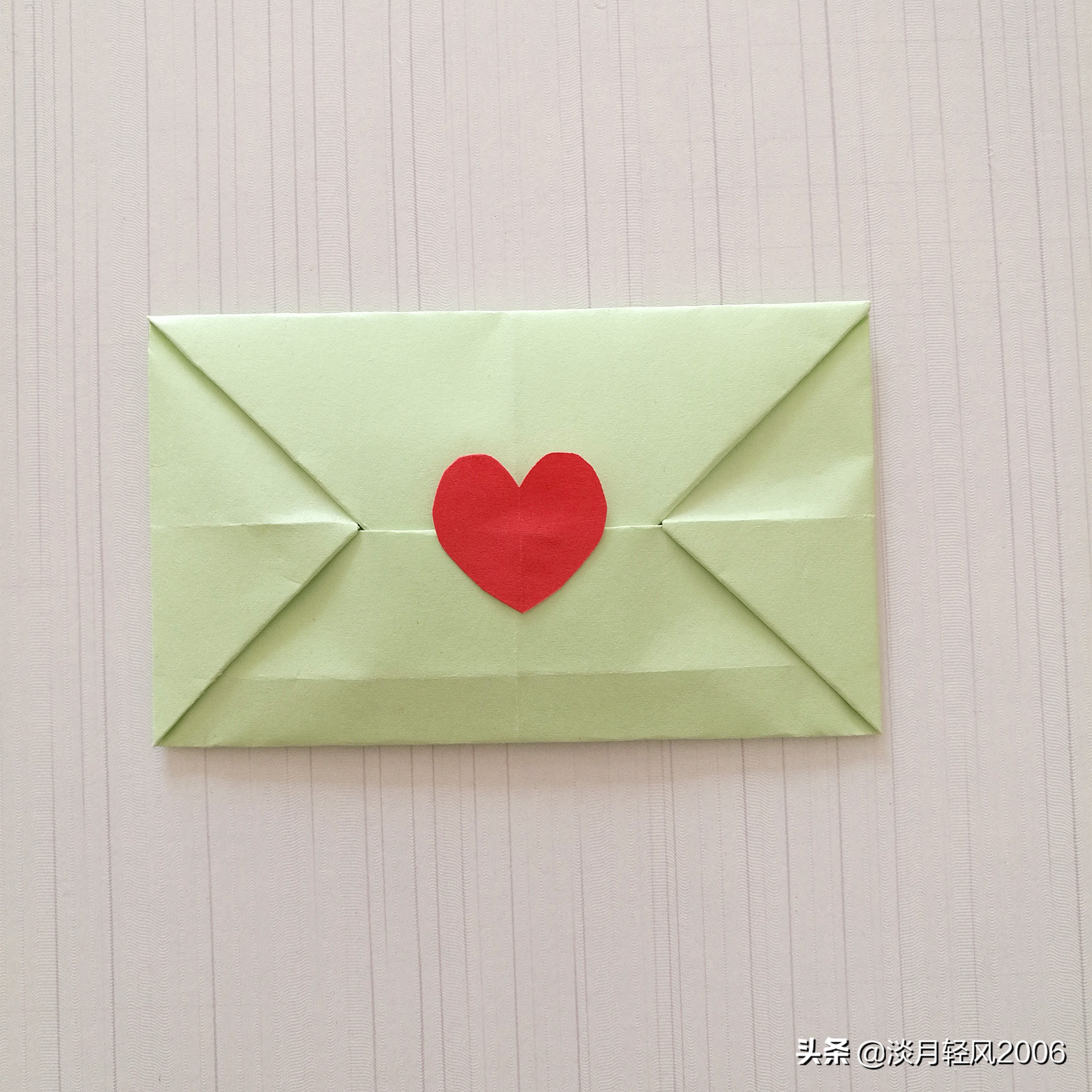 幼儿园手工折纸信封超简单,用正方形折纸做信封