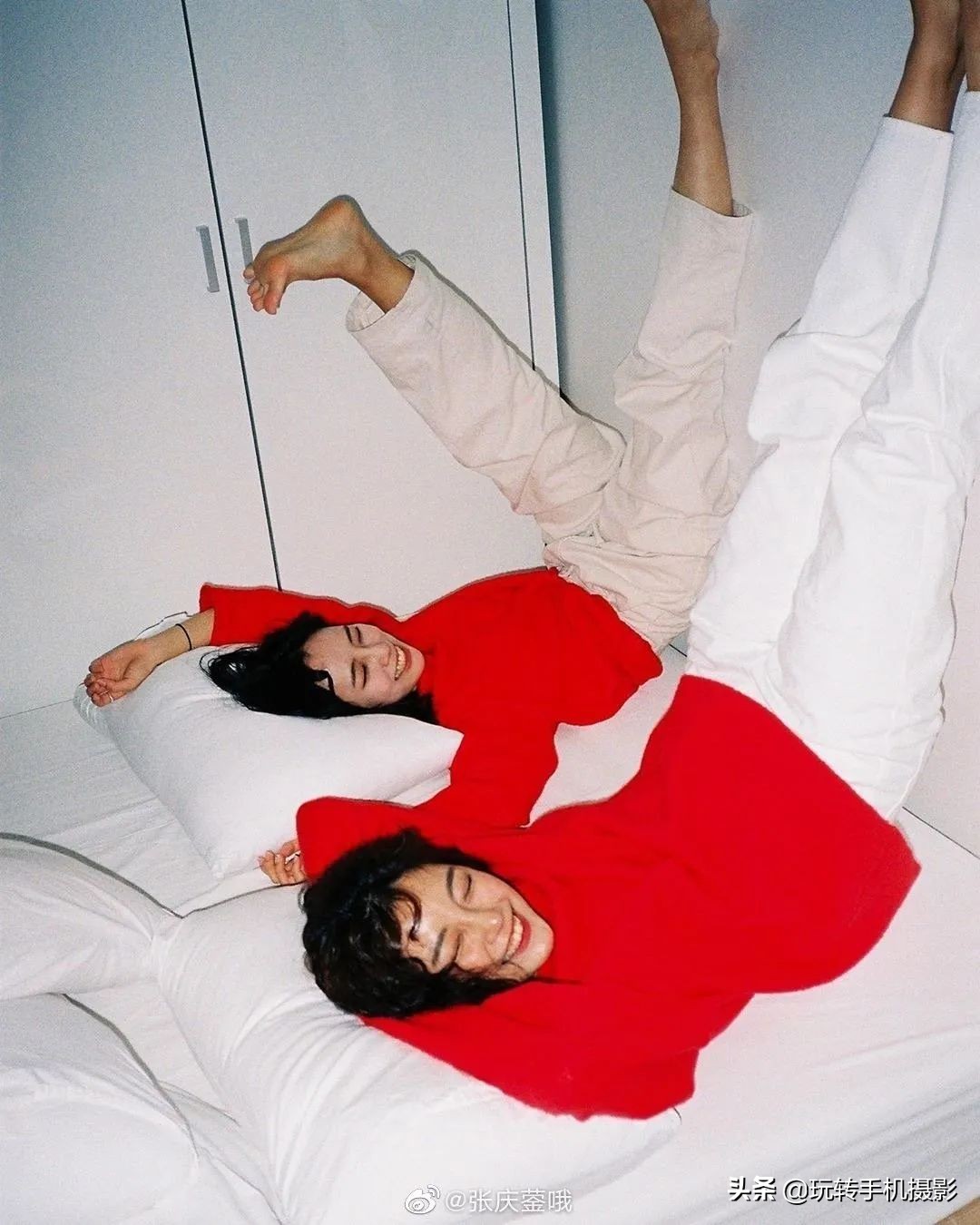 闺蜜拍照姿势创意二人,闺蜜雪地拍照姿势大全