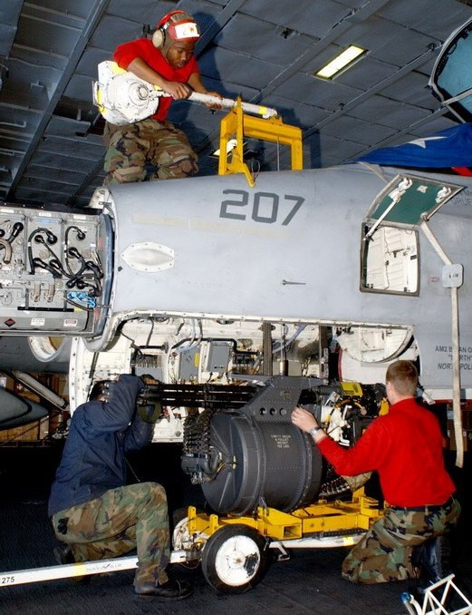 机炮和机枪的区别在哪里,飞机机枪和机炮的区别