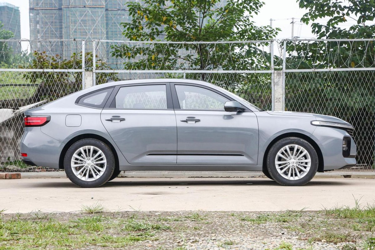 国产汽车买吉利好还是买宝骏好,长安吉利宝骏哪个车的质量好