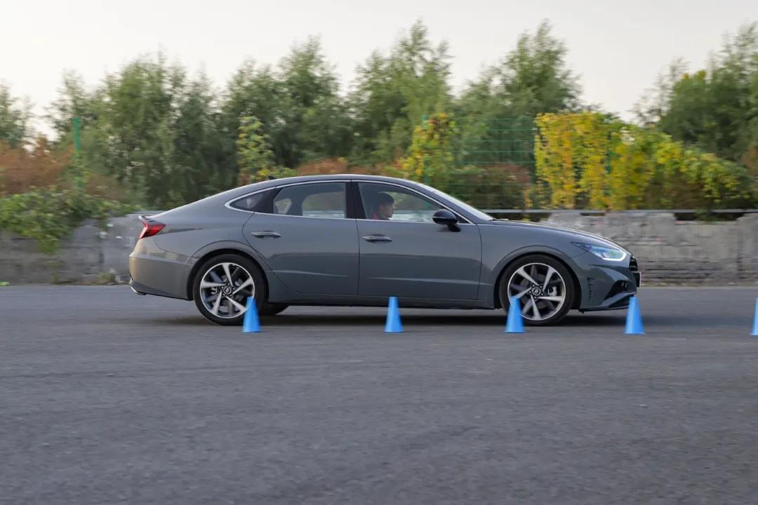 17款现代索纳塔九代2.0试驾油耗,新款索纳塔加速测试