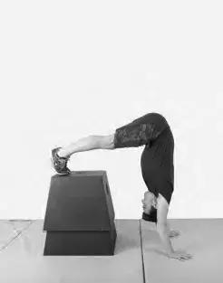 倒立的正确姿势及好处,倒立对身体的好处