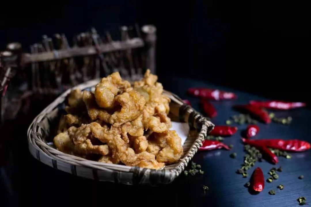 味之绝美蛙鱼头挑战爆辣,成都十大不得不吃美食美蛙鱼头