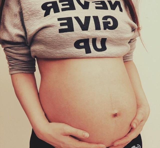 孕妈肚皮厚是不是不显怀,为什么有的孕妇肚皮又厚又硬