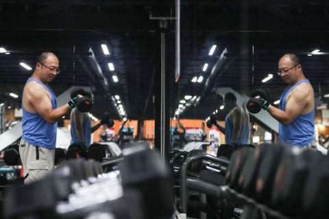 24小时健身房上海年卡价格,按次收费健身房上海