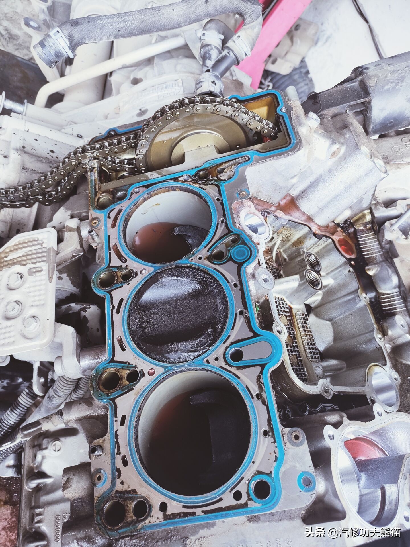 奥迪a8烧机油吗48v轻混,奥迪a8烧机油一千公里烧0.5正常吗