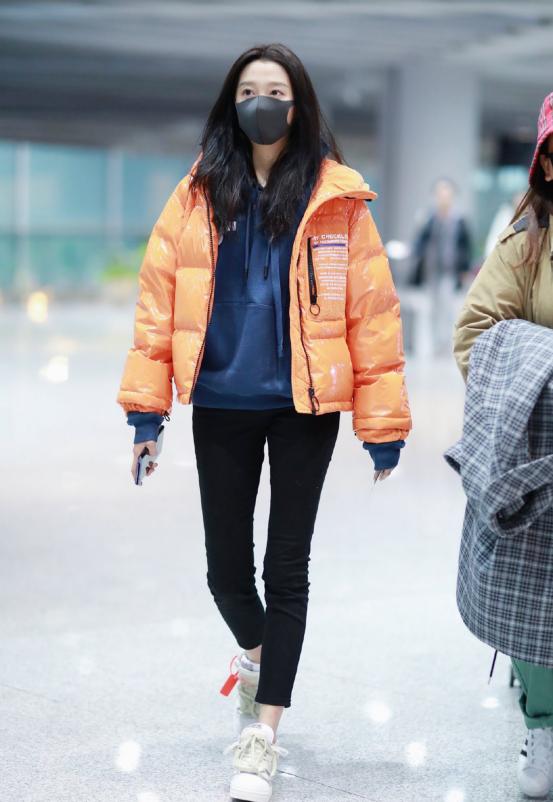 关晓彤光脚不穿袜子不怕冷,关晓彤挑战单腿站立