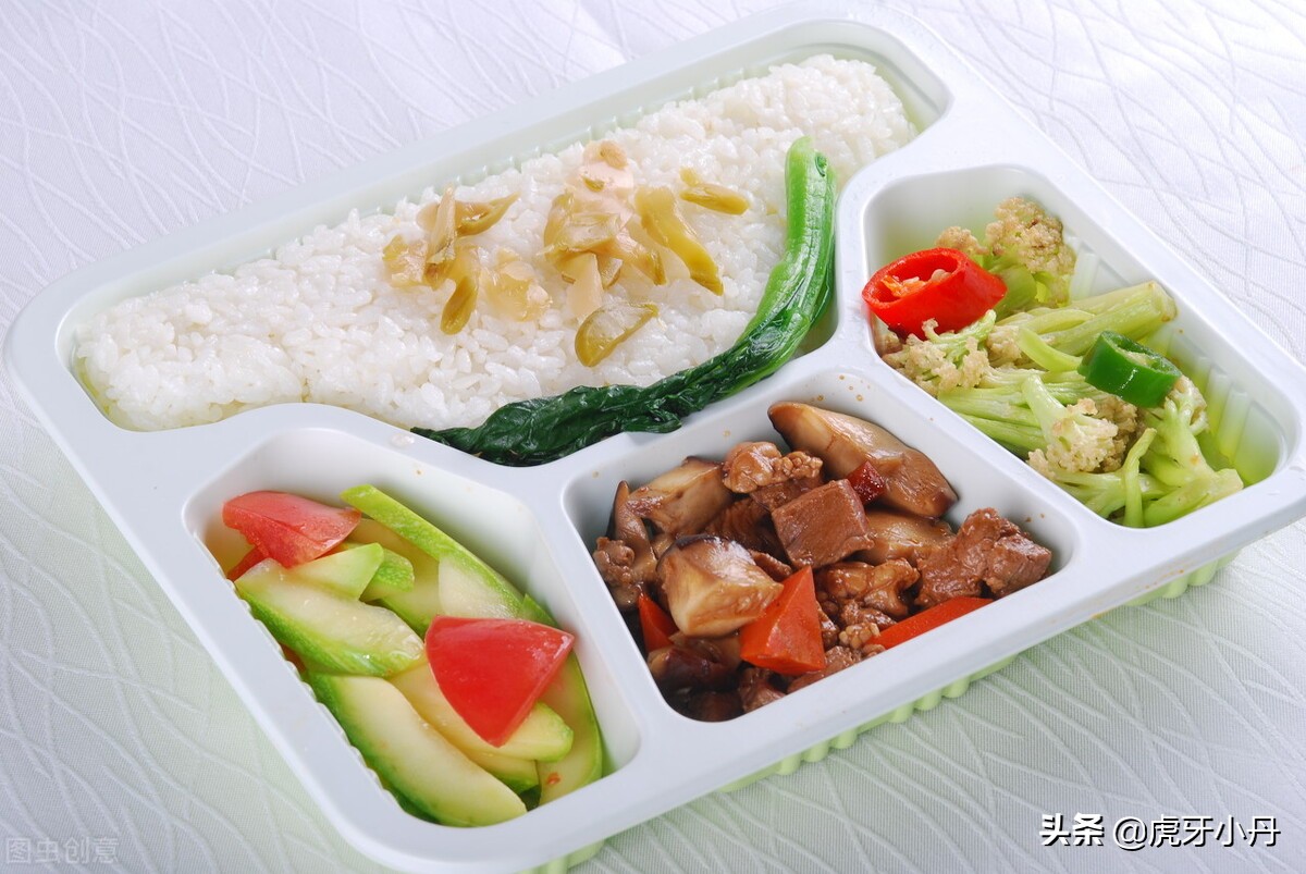 在飞机上能吃到什么样的飞机餐,飞机餐是提前准备的吗